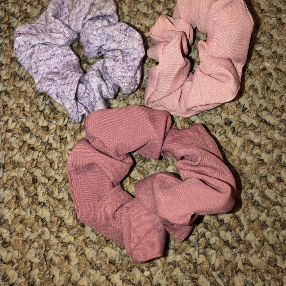 Set of 3 scrunchies!